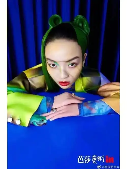 vava佩戴gucci珠宝演绎