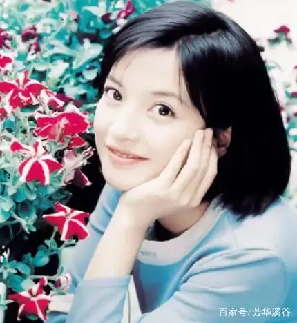 下面,我们一起来看看赵薇刚出道时的照片吧.