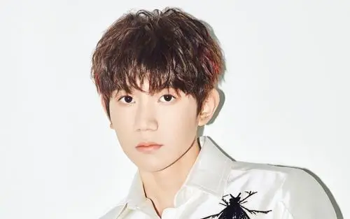 王源天使帅气图片桌面壁纸