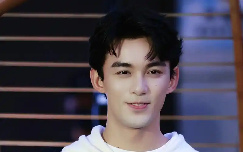 今天晚上吴磊真的帅绝了!