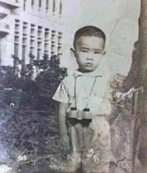 陈小春:从穷三代到家财万贯,弟弟的"离开"成他一生的痛