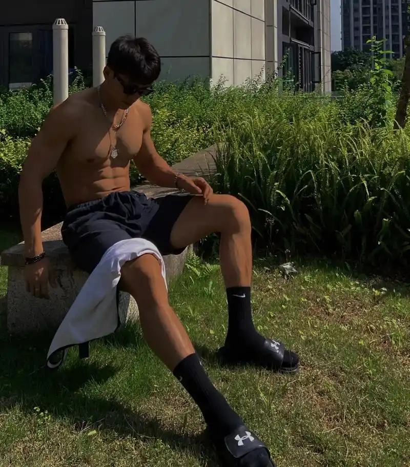 消息列表咋没看到你的.#肌肉男 #腹肌 #双鱼座 #185大 - 抖音