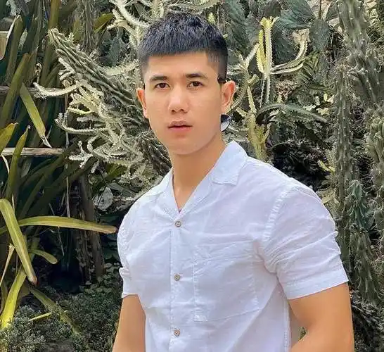 男人30岁后哪一款发型更值得去剪半露额短发让你更帅气