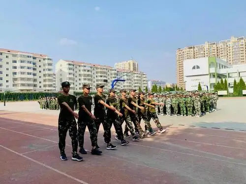 南村中学召开2019级新生入学队列队形训练动员大会