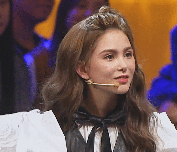 昆凌噗大笑gif动图_动态图_表情包下载_soogif