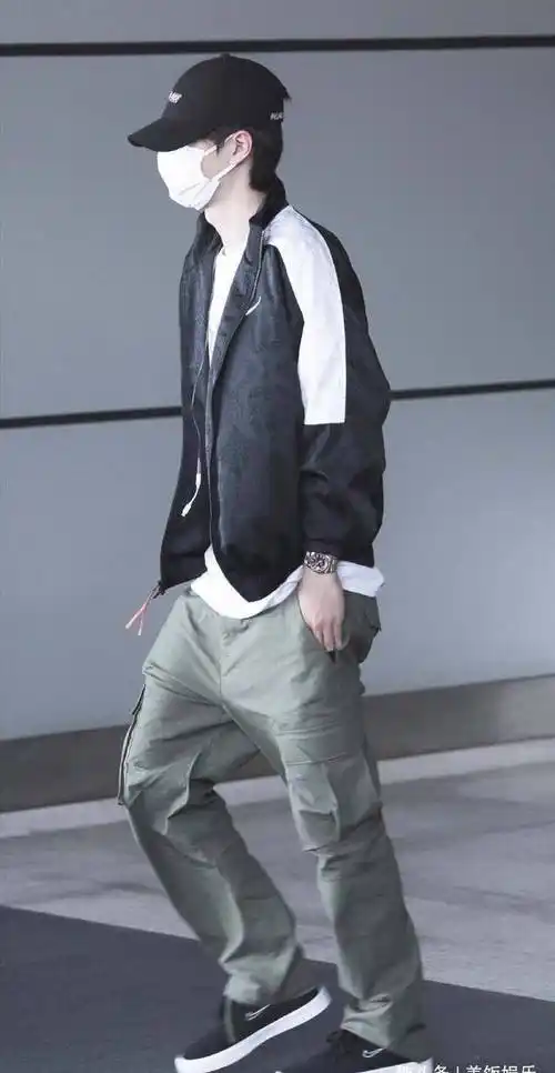 原创太尴尬王一博最新造型曝光被指辣眼睛穿搭翻车已不是第一次