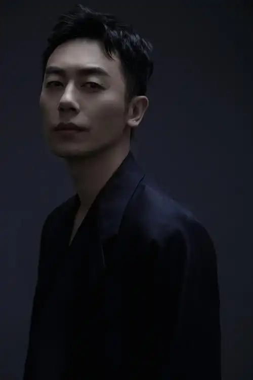 朱亚文最新大片曝光暗黑神秘诠释反派气场