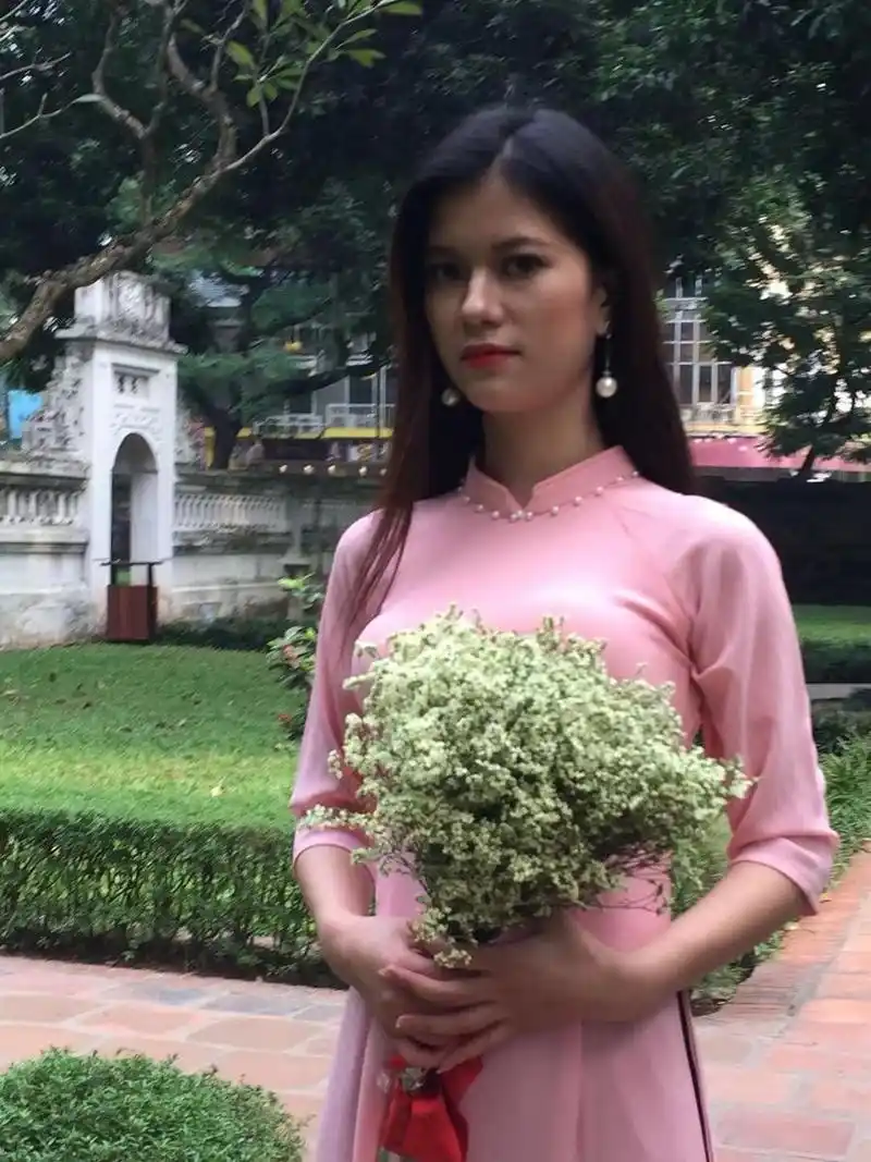 对联,碑文完全是中国古代的版本,也是以龙作为图腾,越南人将文庙保护