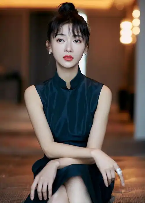 吴谨言亮相优秀电视剧百日展播活献唱我爱你中国