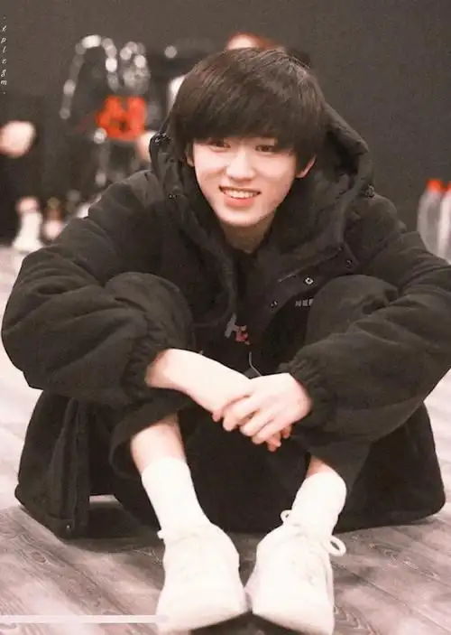 13岁的宋亚轩小朋友在母亲节宋上的礼物?