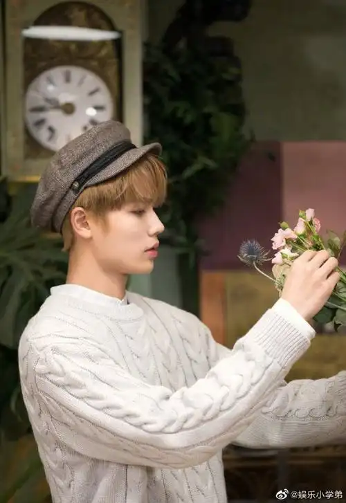 能够轻松驾驭各种样式的帽子啊,可可爱爱~@林彦俊