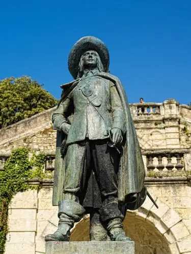 大家,是城市最有分量的文化名片;而大仲马笔下《三个火枪手》的原型