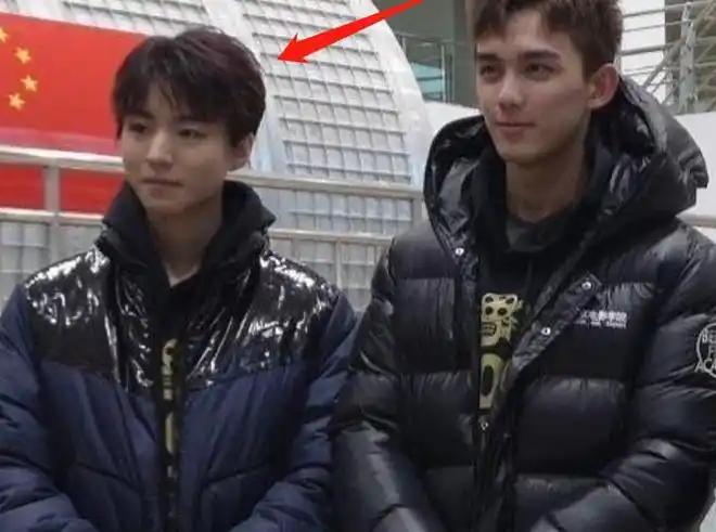 只不过当王俊凯跟吴磊真正站在一块之后,似乎两人之间的差距并不只2