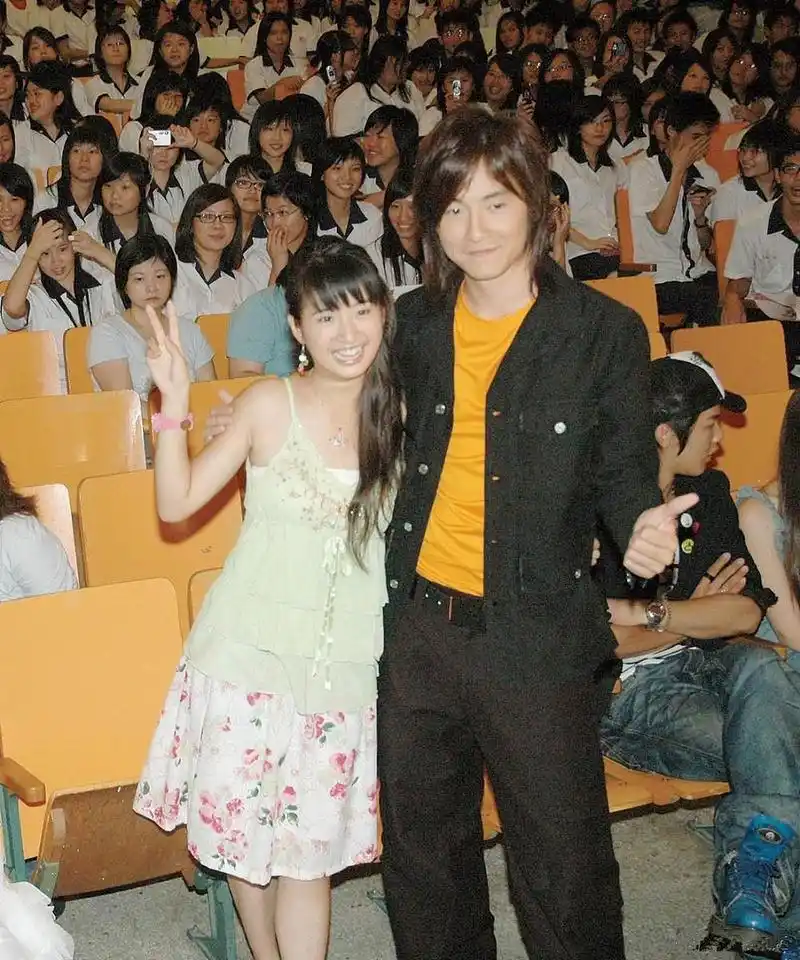 当年很多人喜欢的,林依晨和郑元畅