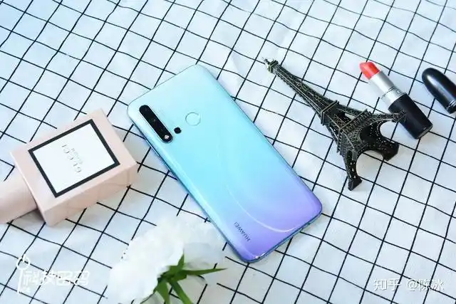 有颜有实力华为nova5i烟雨青蓝图赏