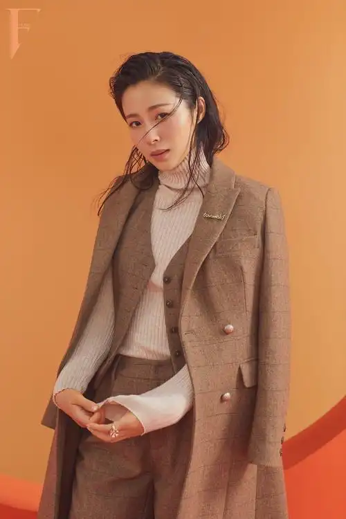 江一燕化身自由之"燕"诠释刚柔之美