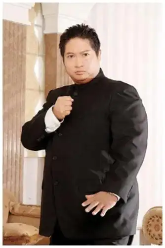 谭咏麟罕见晒老友合照,洪金宝瘦到脱相了,回应:只是正常减肥