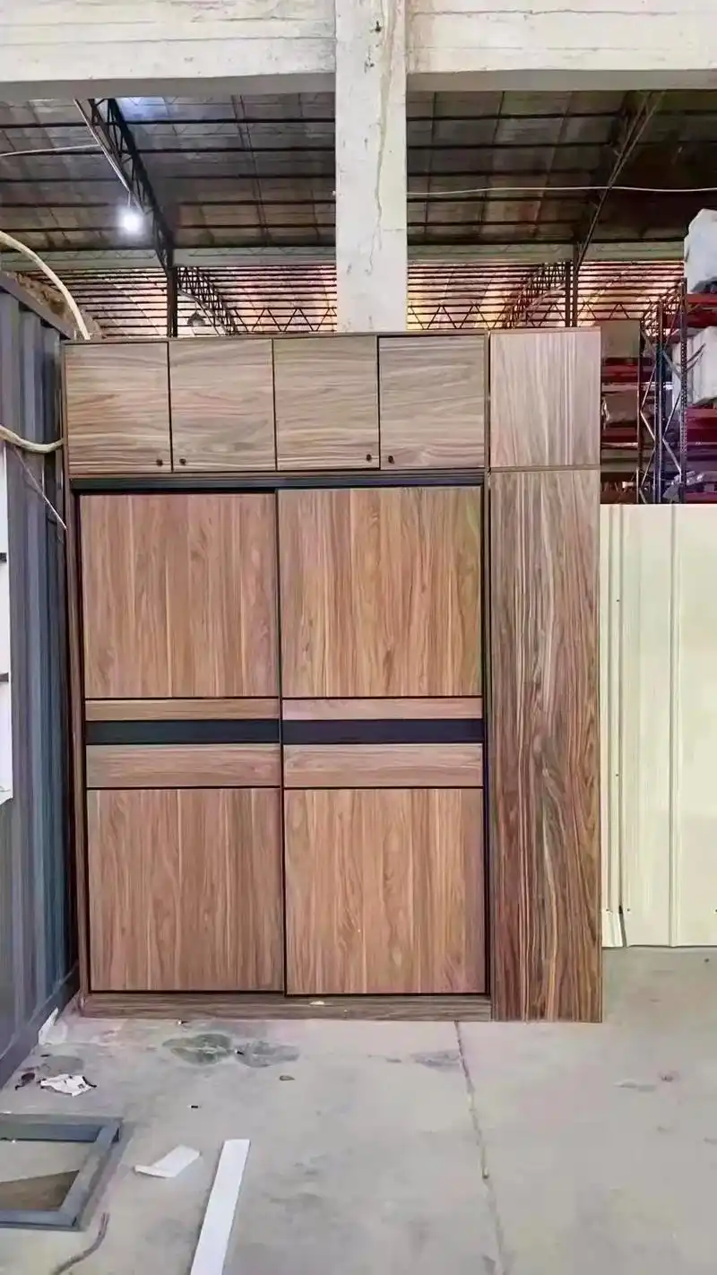 836胡挑色趟门衣柜,e1级免漆板,衣 - 抖音