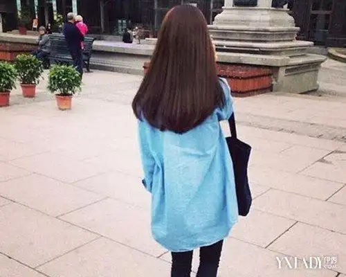 性感背影女生长头发照片分享 推荐4款靓丽发型