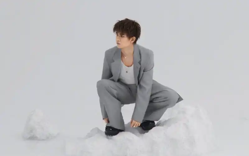 任嘉伦清爽帅气写真桌面壁纸