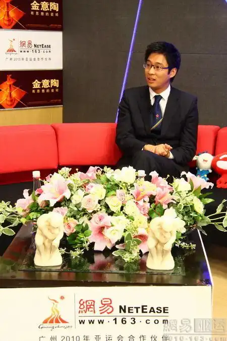 [灰常点评]霍启山最新专访高清图片:离开章子怡是我的福!