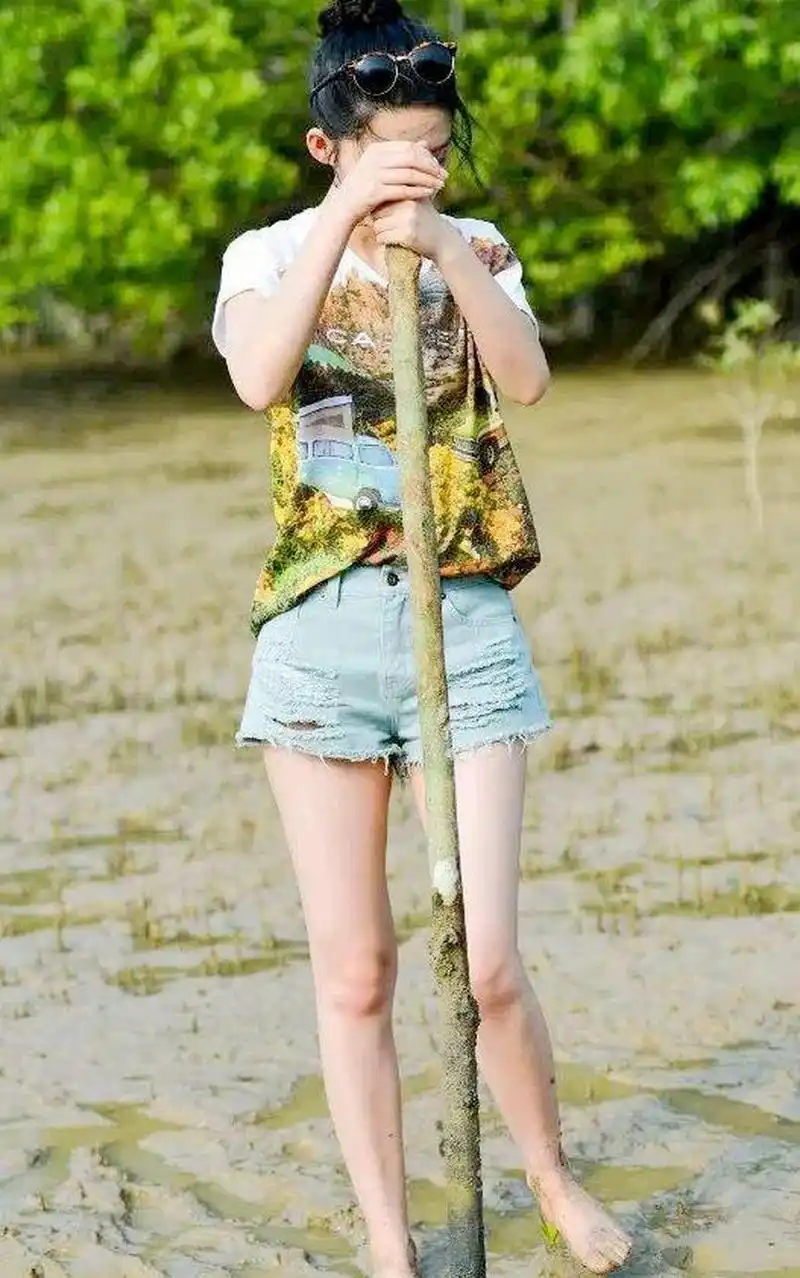 李沁在海边好美,好迷人.