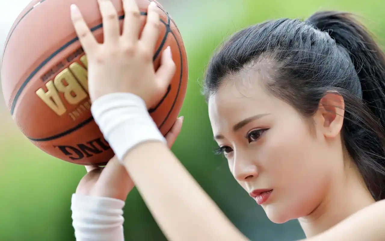 性感篮球美女球场高清桌面壁纸