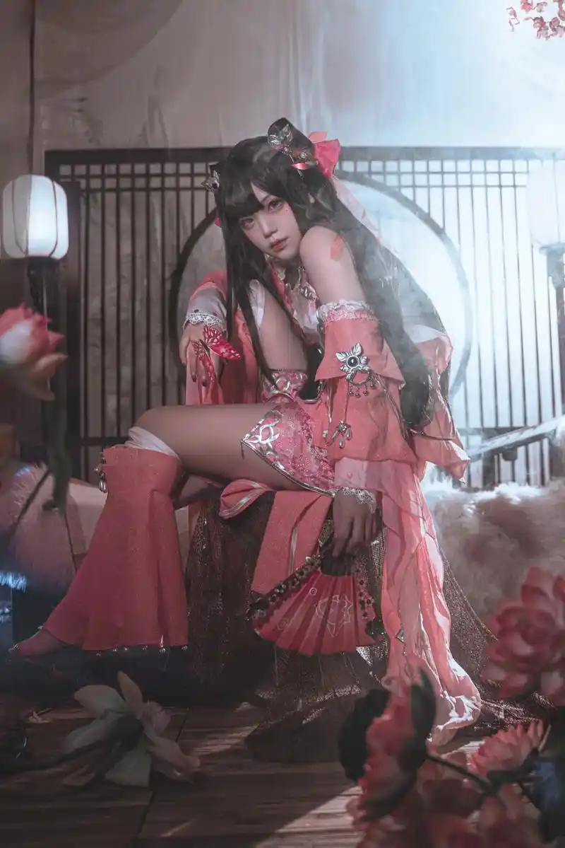 一舞剑器动四方#剑网三 #cos #朔雪 #秀萝 #七秀co - 抖音