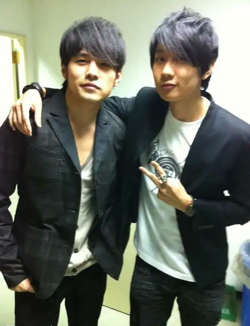 周杰伦称赞妻子美丽,新歌发布与林俊杰"撞车"