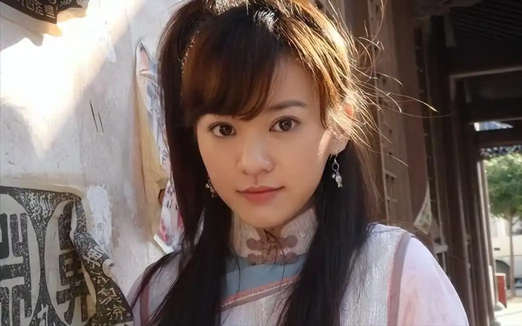 回顾看似清纯实则海王嫁给导演后的陈意涵如今过得怎样