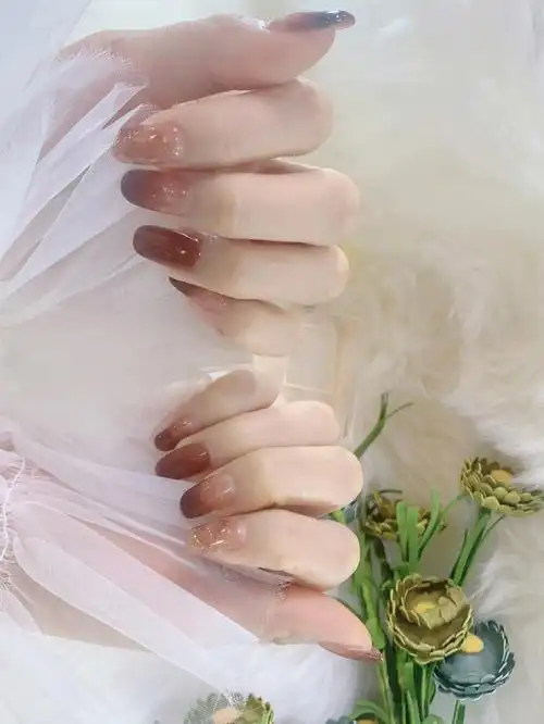 透色渐变美甲焦糖色