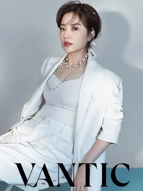 酷女孩西装控高级气质飒爽白领杂志写真