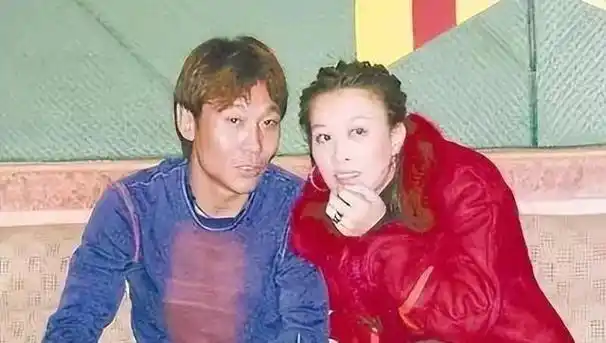 那英带着儿子嫁平凡丈夫如今她还好吗