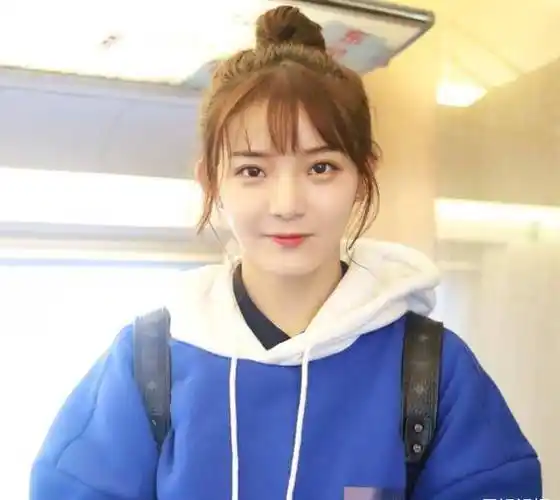 尤其是初评级的时候,她和sunnee是同一家公司的,表演完王一博,张杰