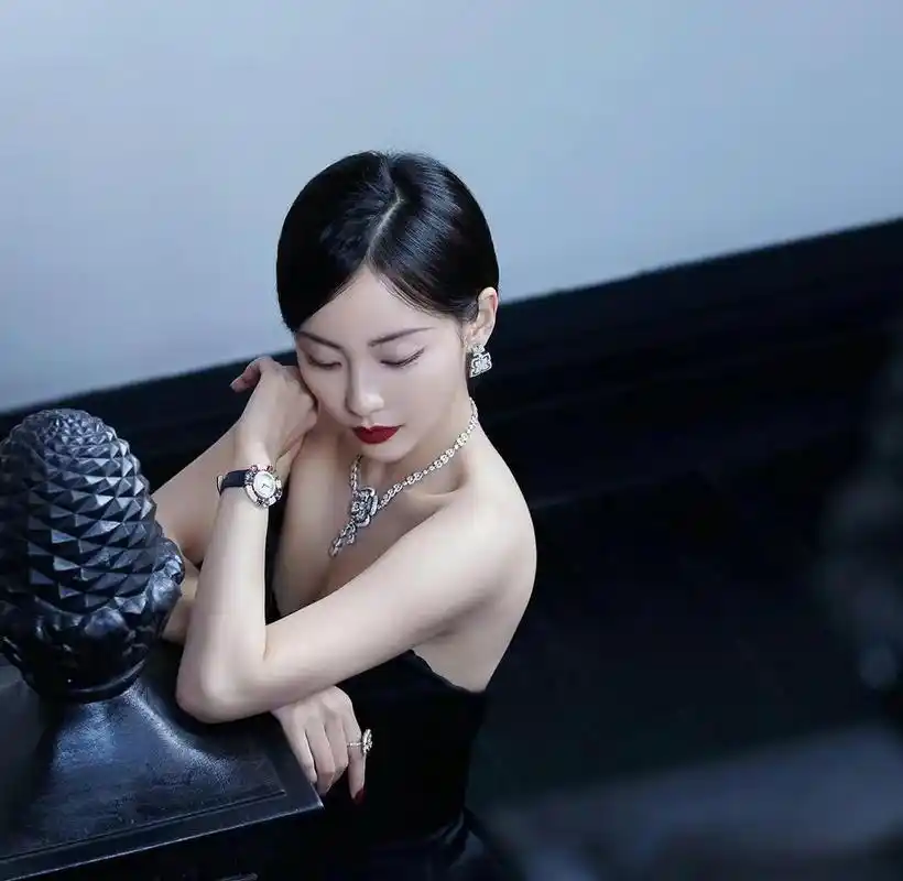 张嘉倪黑色抹胸礼服,高贵大气冷艳#娱乐最前沿