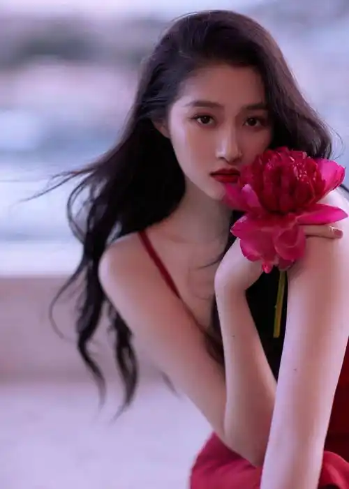 关晓彤最新海边造型神了!