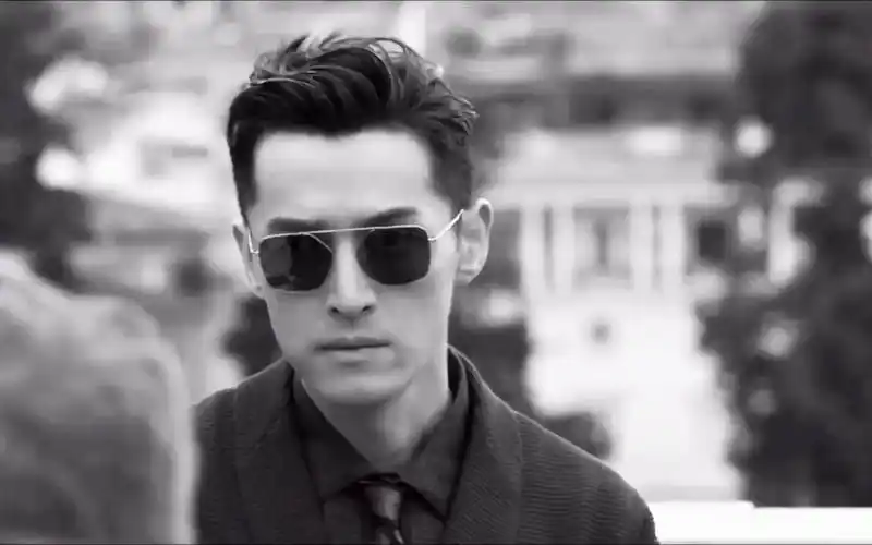 据说这是唯一一个把超模走成保镖的男人#胡歌 #阿玛尼全球代言人