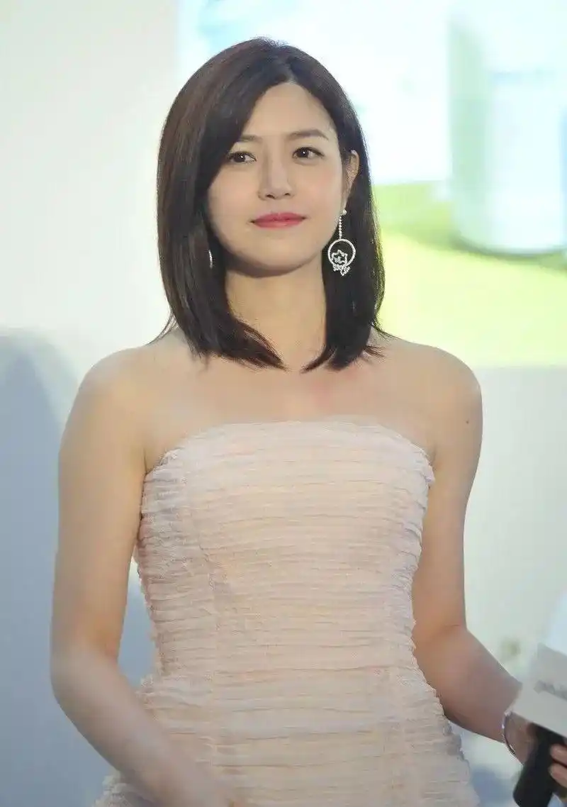 这张典型的扁脸阔面却是万千女生最想成为的颜