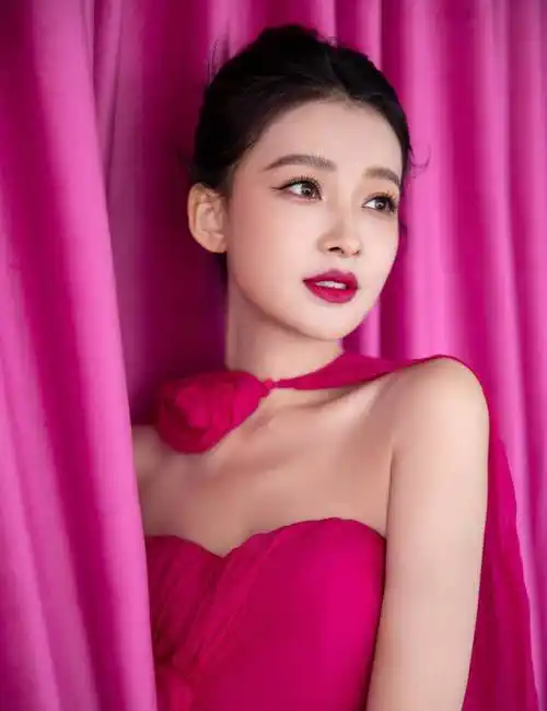 重塑自我 专心搞起事业的孙怡美得发光!_照片_大片_黑色