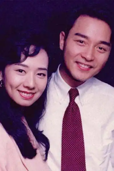 作为张国荣一生唯一的求婚对象,他的初恋女友毛舜筠也是许多女孩儿