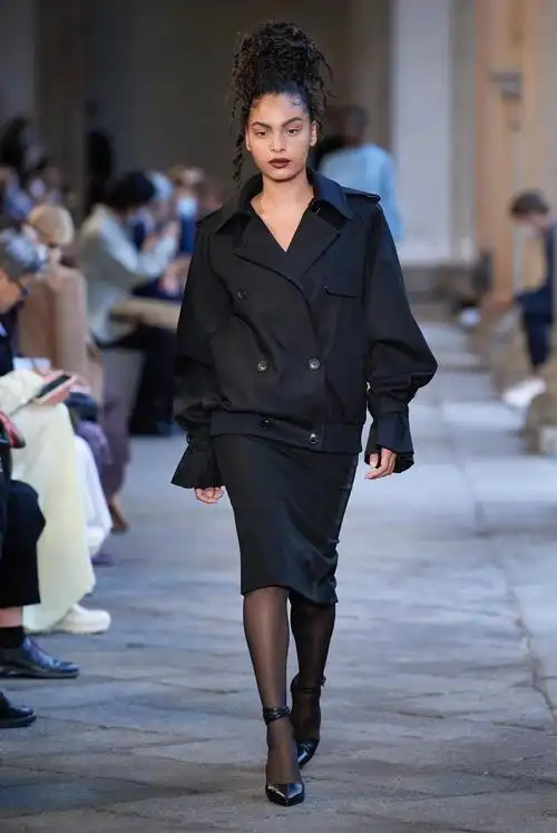 2021流行卡其色,【max mara 】春季高级成衣系列