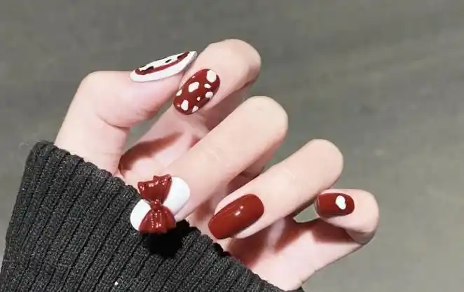 可爱奶牛纹新年指甲款式