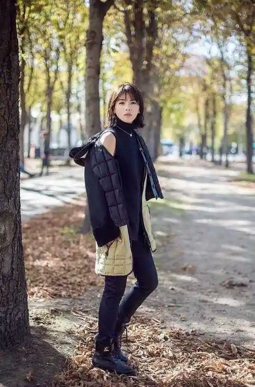 刘涛气质果然非一般穿拼接羽绒服配马丁靴街拍齐肩发型好洋气