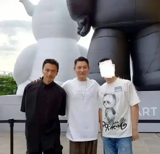 给谢霆锋庆生,闺蜜赵薇露面_生活_俞飞鸿_女性