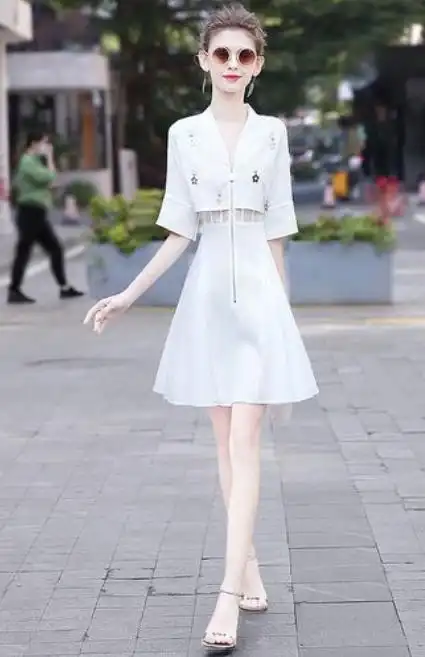 白色连衣裙搭配什么鞋子好看?