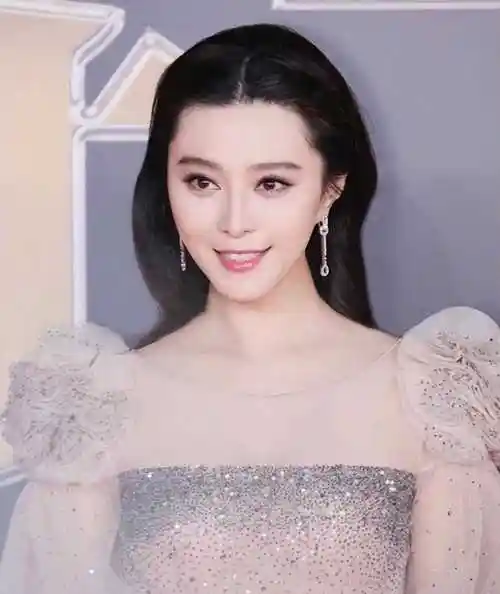 花800万整容成范冰冰的何承熹,早已经走上一条不归路_美的_梦想_漂亮