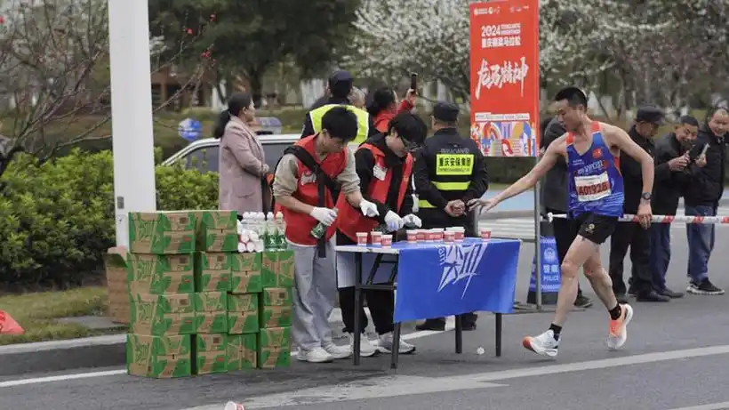 1250名"小青龙"志愿者圆满完成2024重庆铜梁龙马拉松志愿服务保障工作