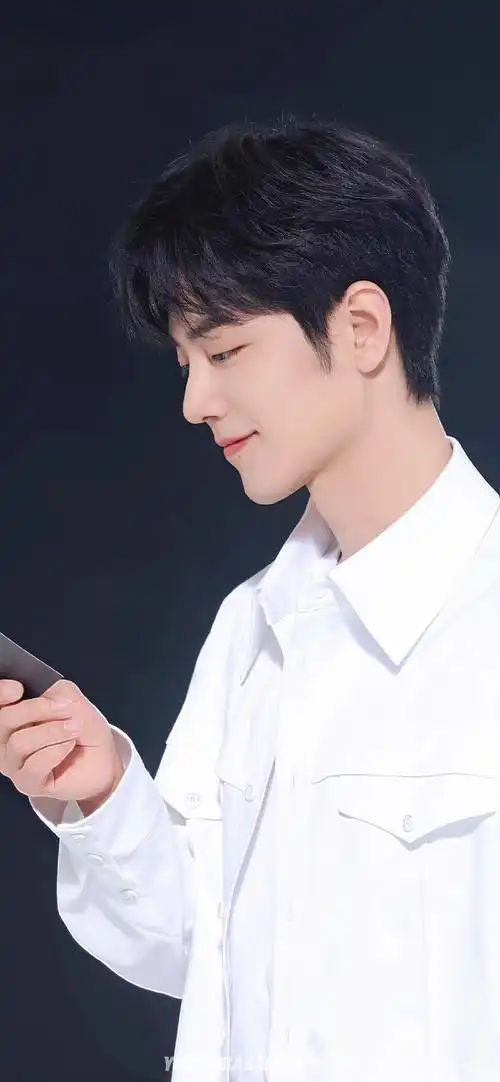 36 39———— 06龍93年壁纸同步上线06 ————#肖战工作