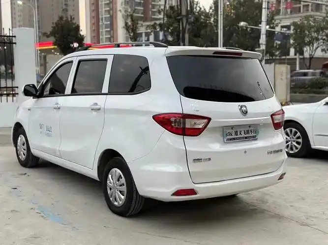 跑车神器.新到一辆 17年11月上户,福田 7座商务车  1 - 抖音