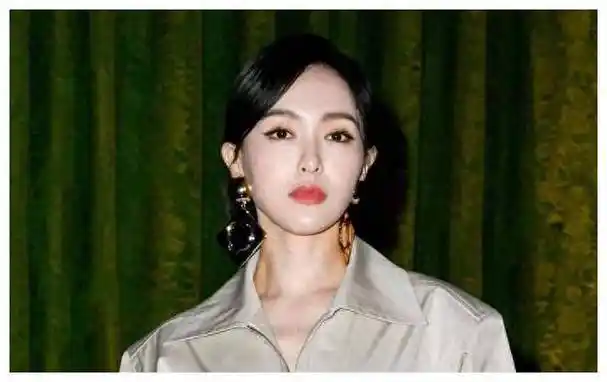 唐嫣40岁时装秀惊艳亮相,皮肤细腻白皙,却难掩疲态!_镜头_状态_网友